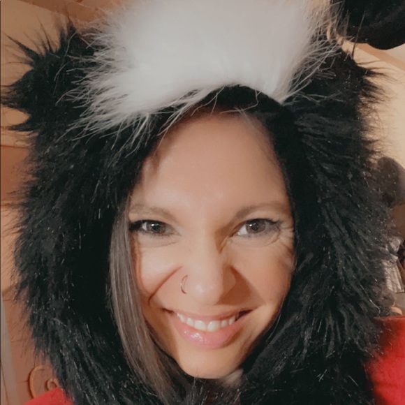 Meet your Posher, Crystal - Picture 1 of 2